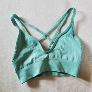 Lululemon Seamlessly Plunge Bra